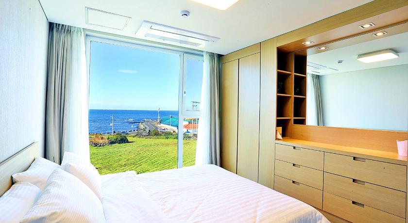 Image of Three-Bedroom Townhouse 4