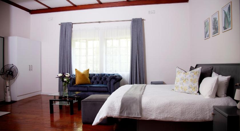 Suite in Houghton - image 9