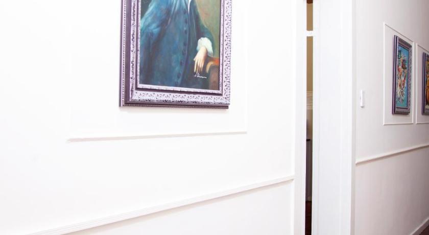 Suite in Houghton - image 8