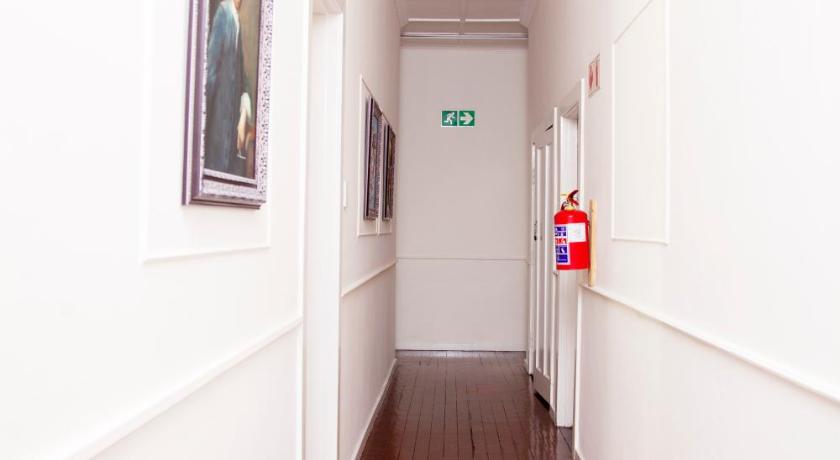 Suite in Houghton - image 7