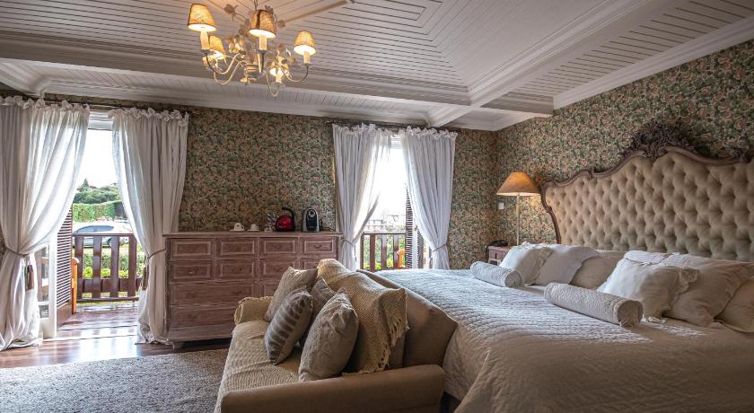 Image of Suite with Hot Tub 13