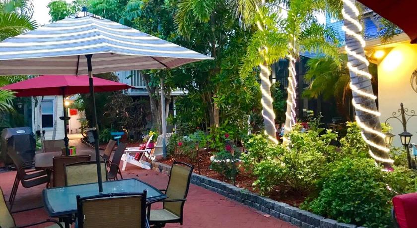 Anna Maria (FL) Seas The Day from this updated 2 bed 2 bath steps to beach 4-Star Accommodation room