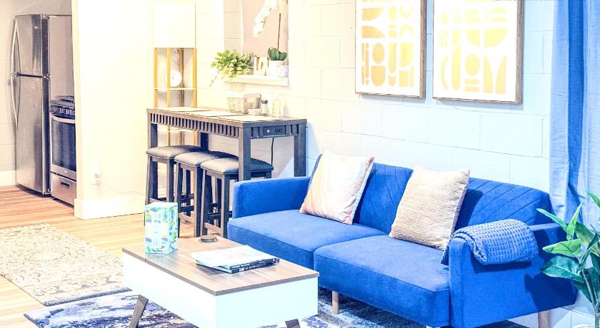 The Moose #12 - Brand New Modern Luxe Loft with Free Parking, King Bed & Fast WiFi