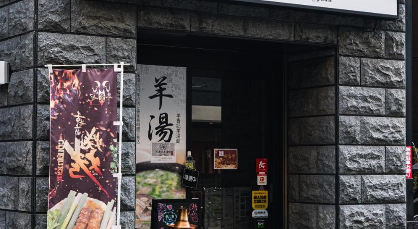 大阪 402 道頓堀側のお部屋 中心地へのアクセス抜群 ダブルベッド1台 3つ星 宿泊施設 客室