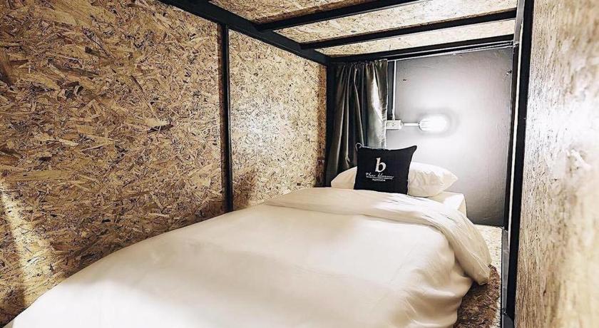 Image of 4 Bed Female Dormitory 1