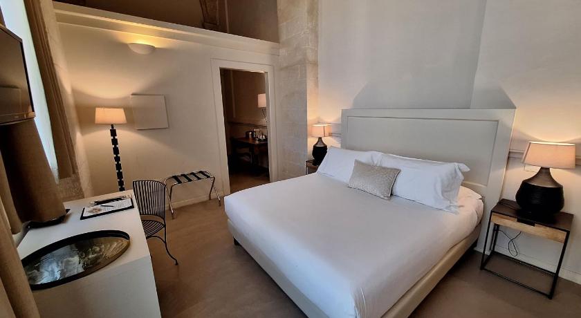 Image of Standard King Room 0