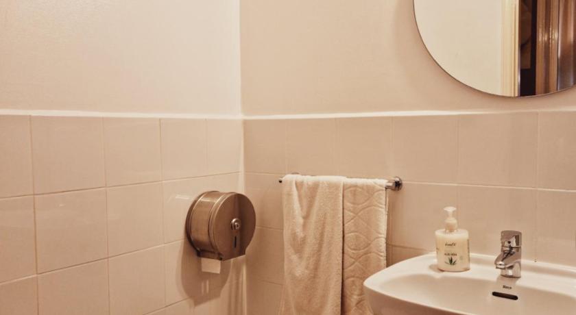 Image of Single with Shared Bathroom 13