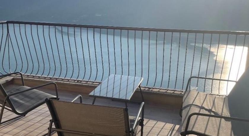 Incanto sul lago by Vivere il Borgo