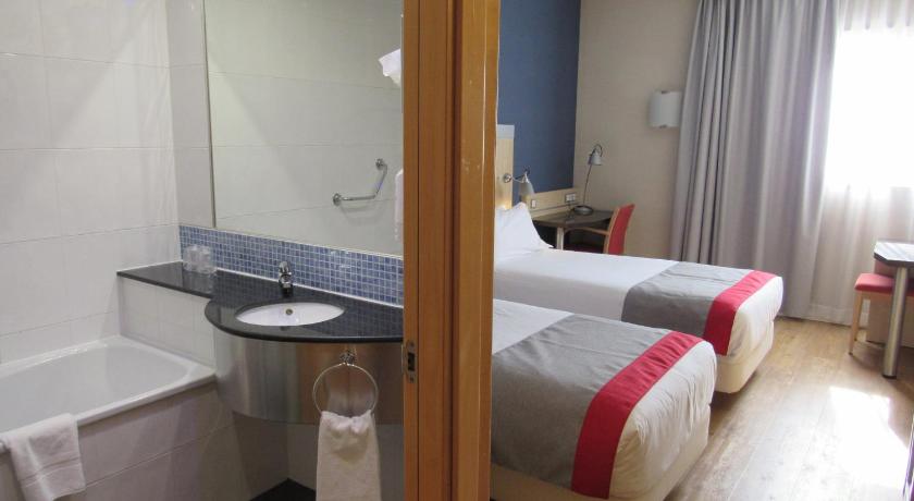Standard Room With Free Breakfast 이미지 10