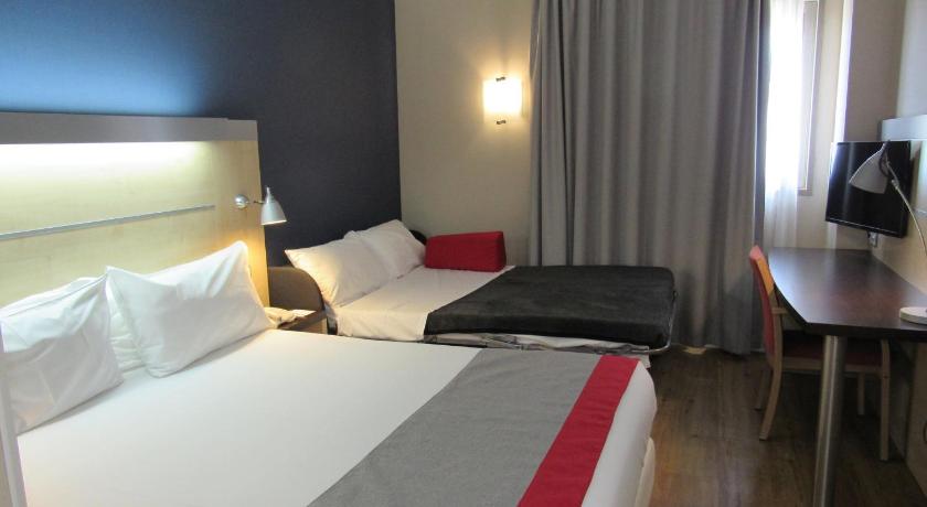 1 Queen Bed Standard Smoking Sofa Bed 이미지 3