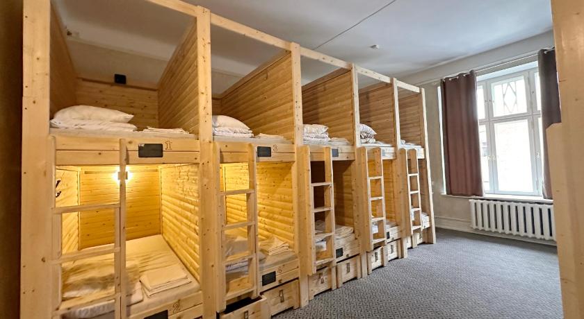 Image of 14-Bed Private Room 1