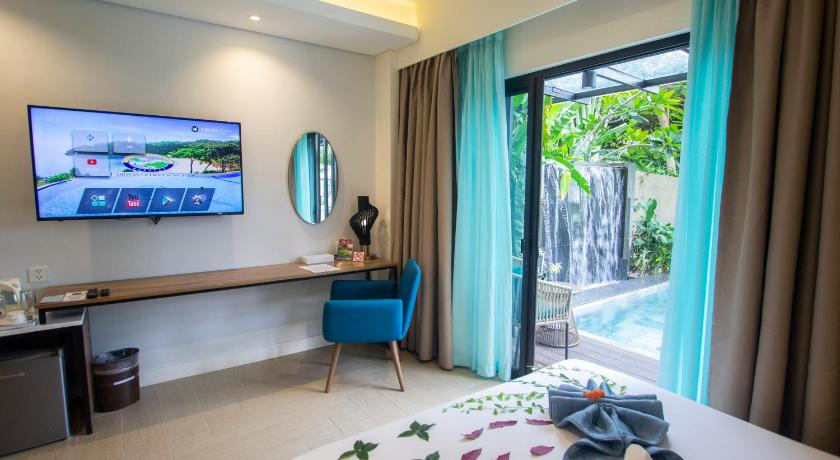 Image of Premier Grand Room with Pool Access 4