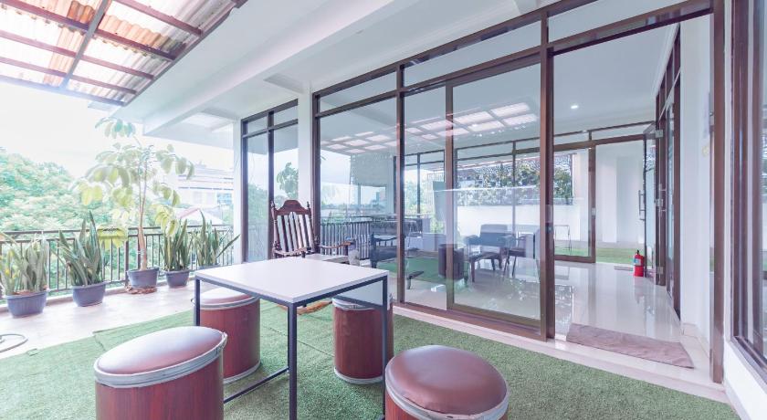 RedDoorz near Kiara Artha Park – Bandung, ID
