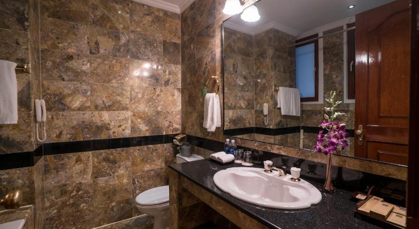 Zdjęcie: Grand Executive Suite King City View or Balcony View 14