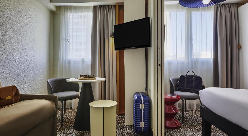 Image of Superior room with 1 double bed and 1 sofa bed 4