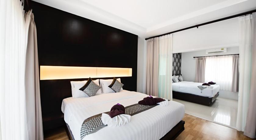 Image of 2-Bedroom Poolside Suite 4