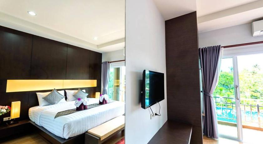 Image of 2-Bedroom Poolside Suite 12