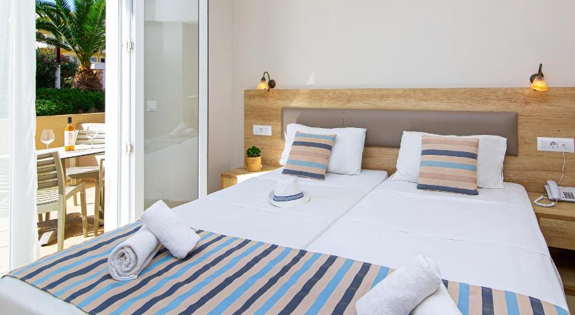 Image of Superior One-Bedroom Quadruple Apartment 8