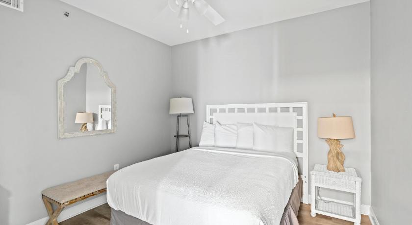Image of Four-Bedroom Apartment with Sea View - 2106W 7
