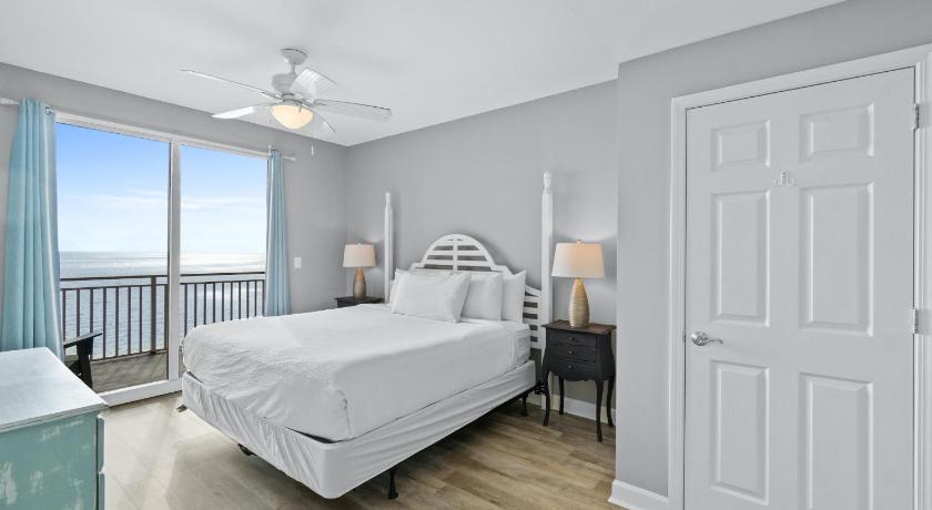Image of Four-Bedroom Apartment with Sea View - 2106W 5