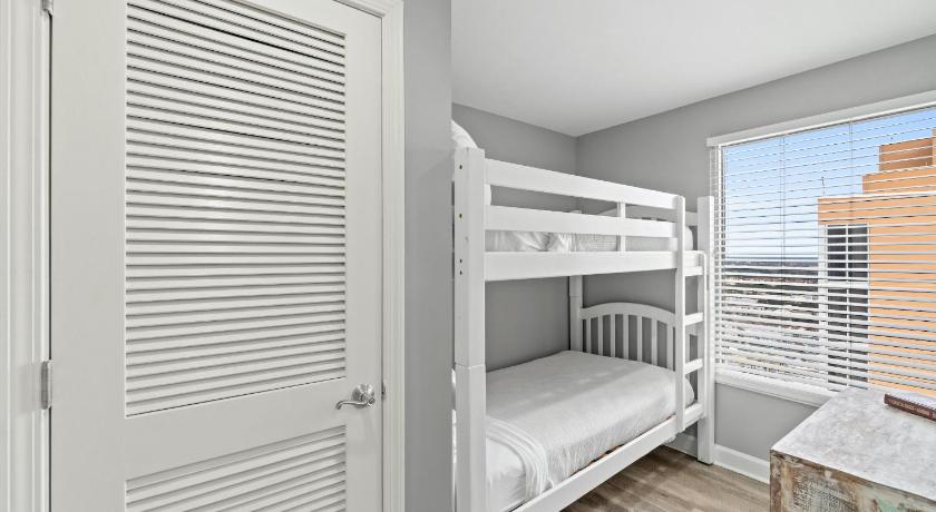 Image of Four-Bedroom Apartment with Sea View - 2106W 10