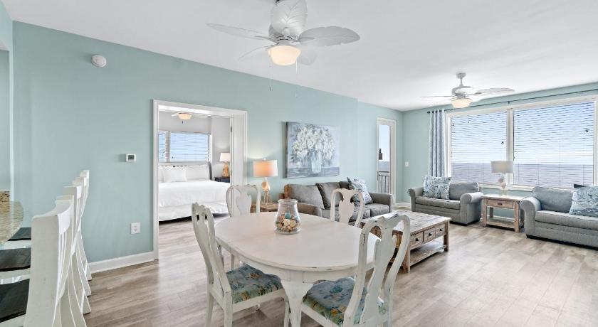 Image of Four-Bedroom Apartment with Sea View - 2106W 3