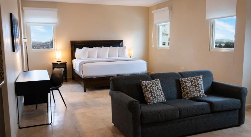 Image of Deluxe Suite 0