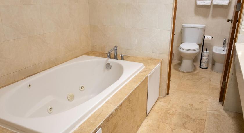 Image of The Signature King Suite 4
