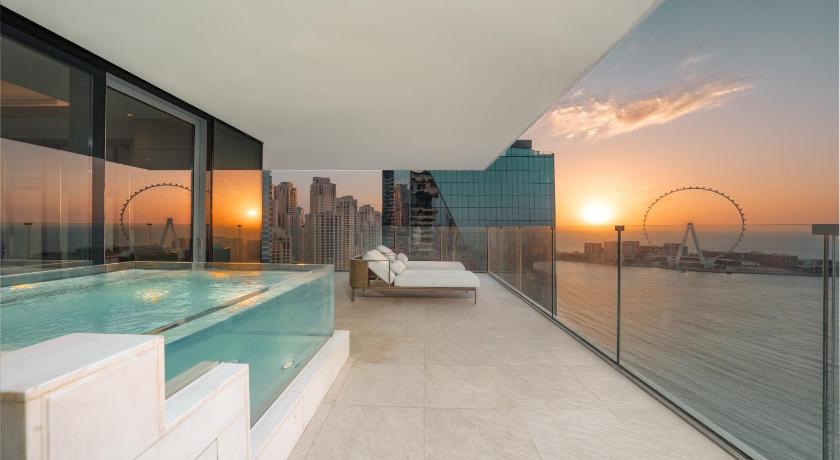 FIVE LUXE - image 5
