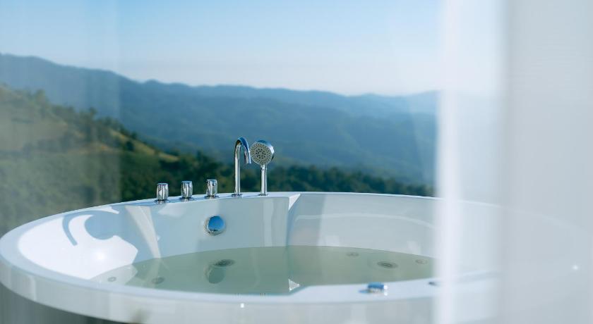 Image of Suite with Hot Tub 11