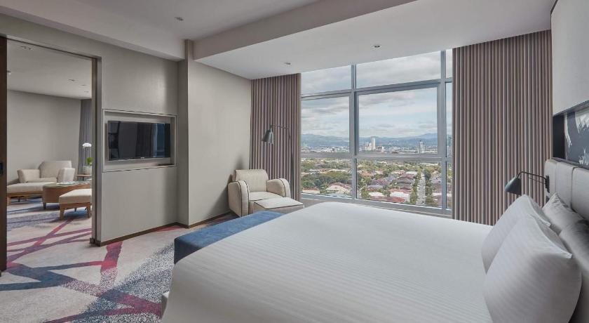 Image of 1 Bedroom Corner Suite Low Floor Lounge Access 5