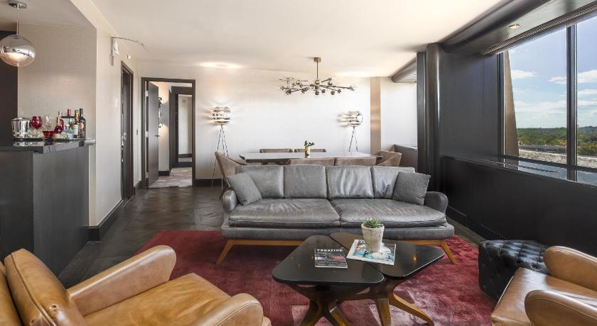 Image of Diplomat Suite 3
