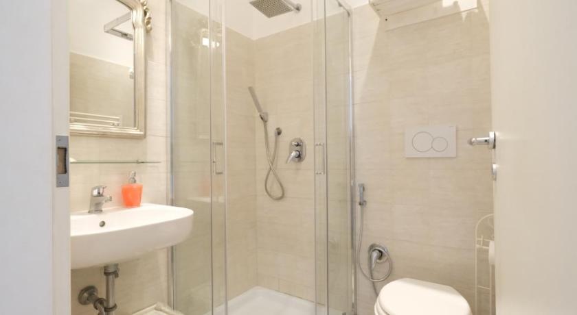 ローマ Roman Forum Holiday Termini 3つ星 ホテル ロビー