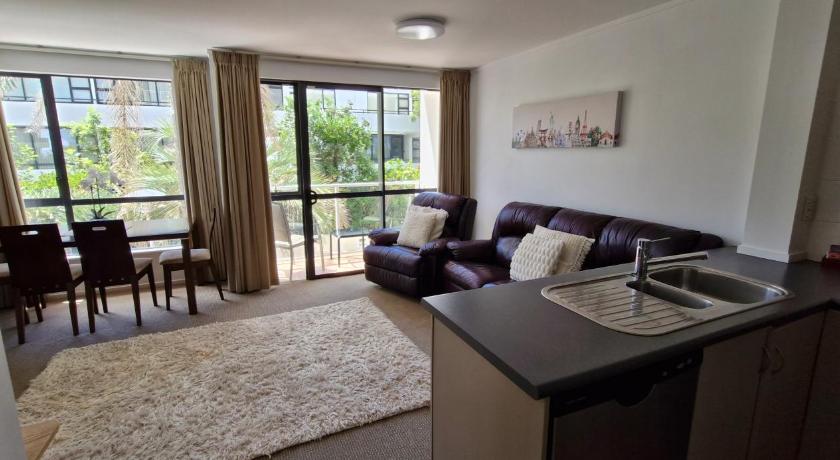 Image of Apartment with Pool View 6