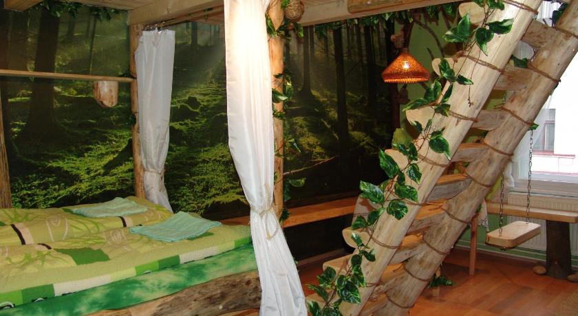 Image of Family Room with Shared Bathroom 15