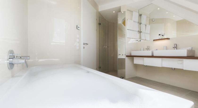 Image of Standard One-Bedroom Apartment 8