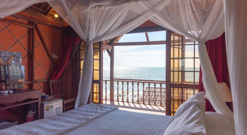 Image of Deluxe Double Room with Sea View 0