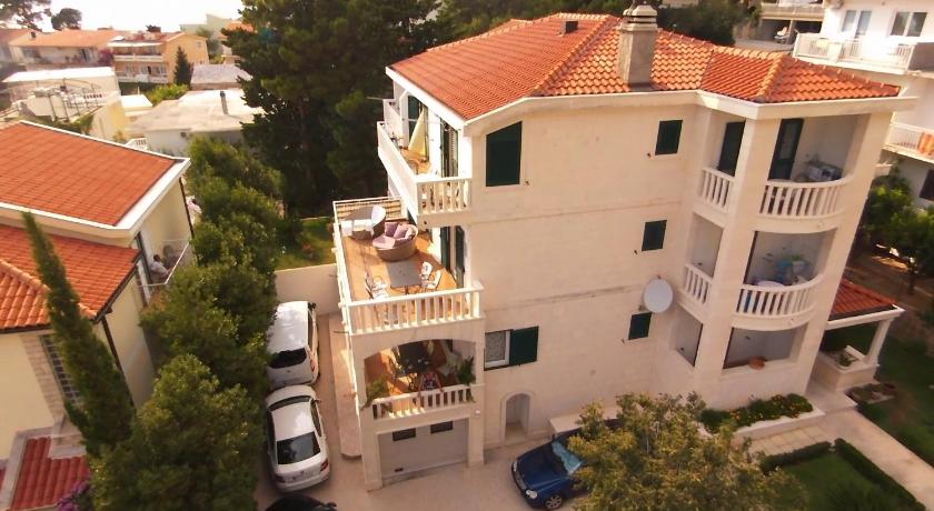 Guest house Villa Ana — Hotel in Baska Voda