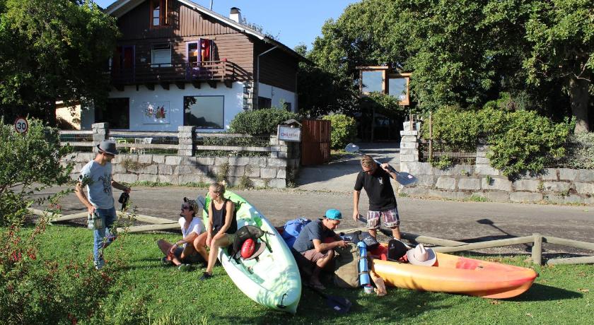 Chili Kiwi Lakefront Backpackers — Hotel in Pucon