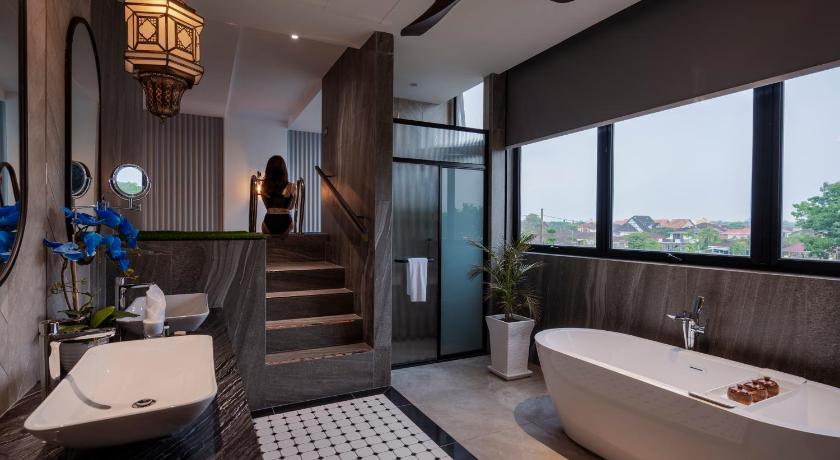 Image of Violet Pool Suite 2