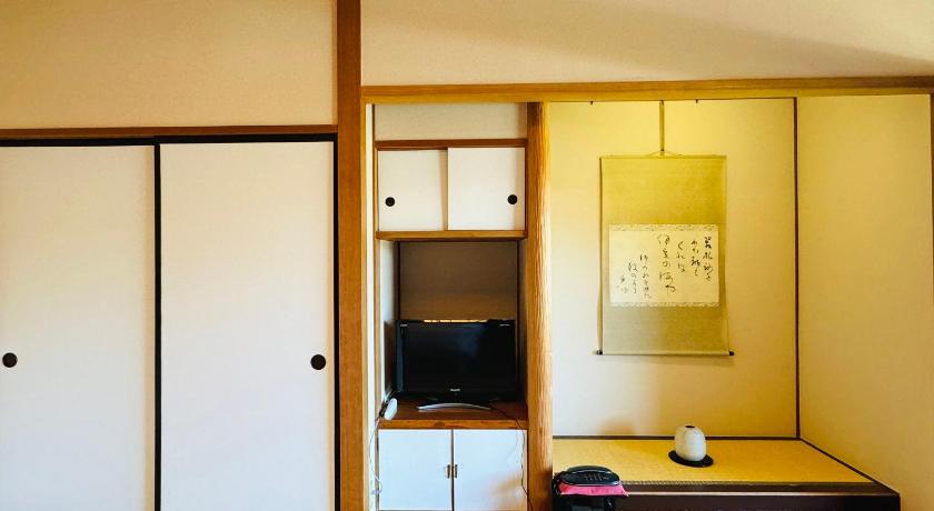 Imagem de Quarto em Estilo Japonês com Piso em Tatami (Japanese-Style Room with Tatami) 0