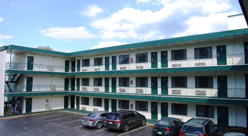 Travelodge by Wyndham Chambersburg