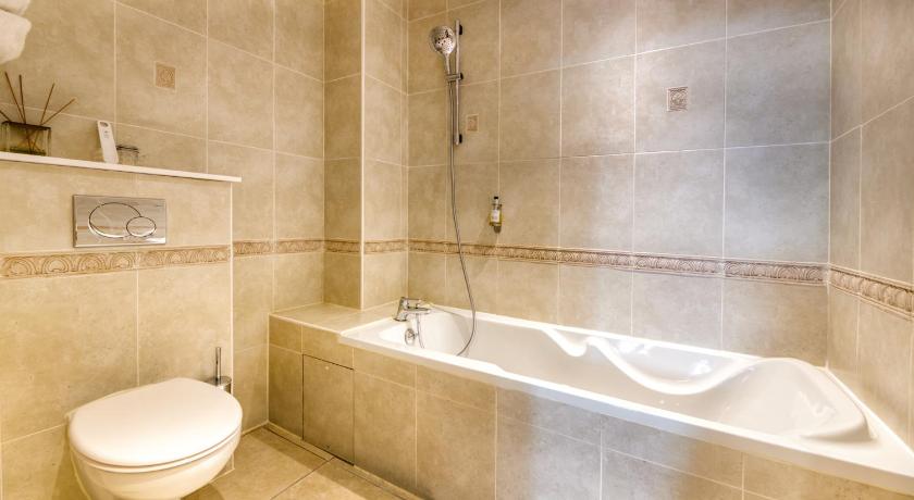 Image of Deluxe King Room 5