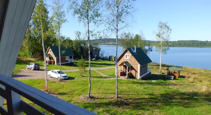 Uksovo Cottages — Hotel in Agasheva