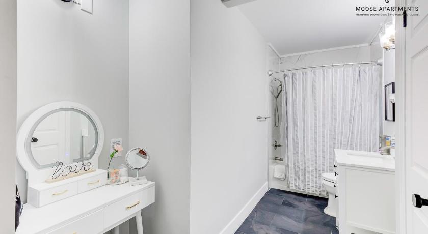 Memphis (TN) The Moose #7 - Instaworthy Studio with Amazing Views, Free Parking & Heated King Bed 4-Star Accommodation pool