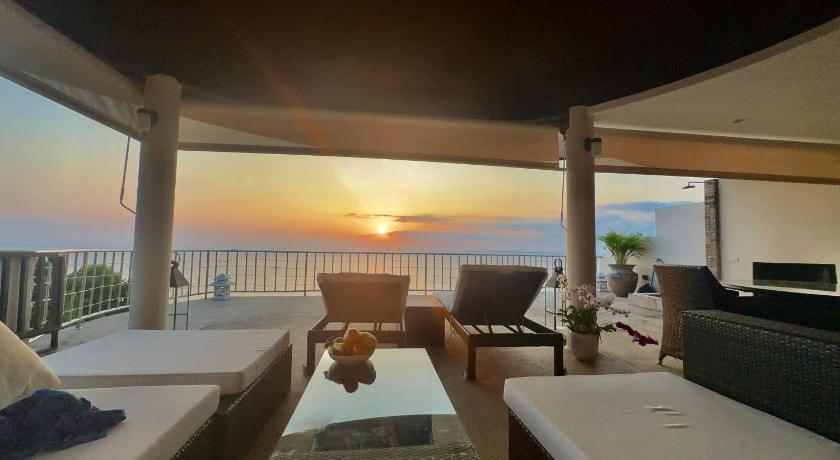 Image of 2 bedroom Sea View suite with panoramic rooftop 3