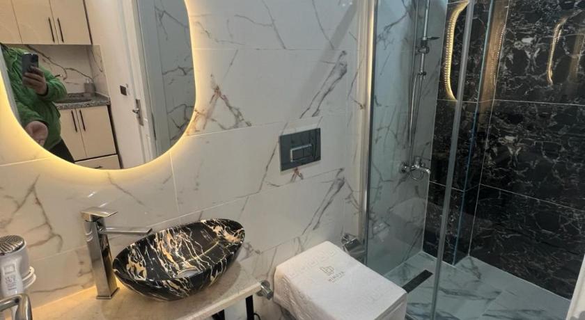 Ninova Boutique Hotel - image 9