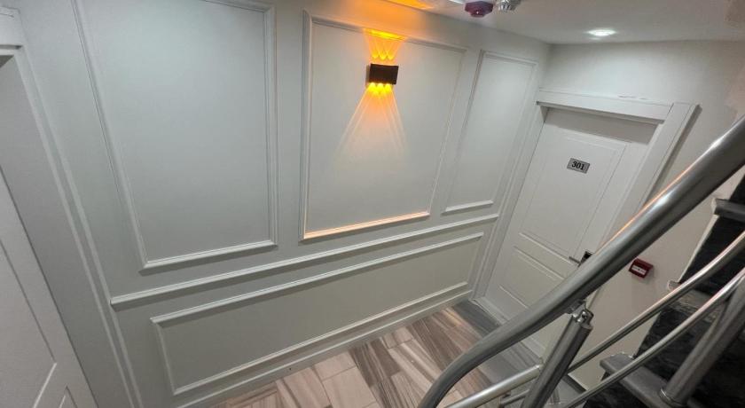 Ninova Boutique Hotel - image 12
