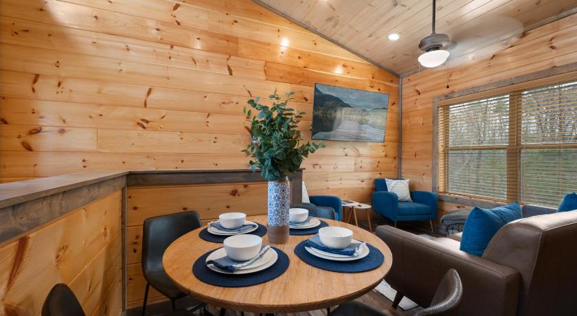 塞维尔维尔 Family or couple retreat next to Downtown, Dollywood & Smoky Mountains! 4星级 住宿 泳池