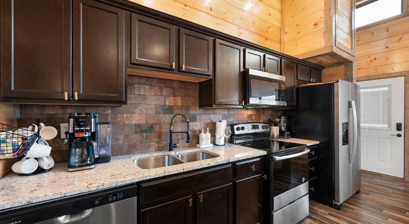塞维尔维尔 Family or couple retreat next to Downtown, Dollywood & Smoky Mountains! 4星级 住宿 餐厅